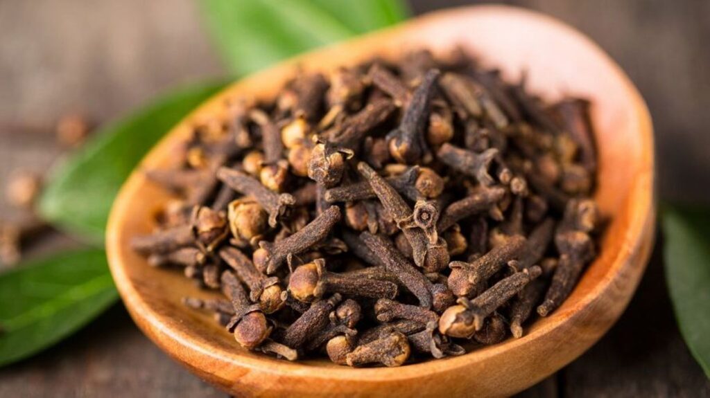Les secrets du clou girofle pour se faire aimer et autres